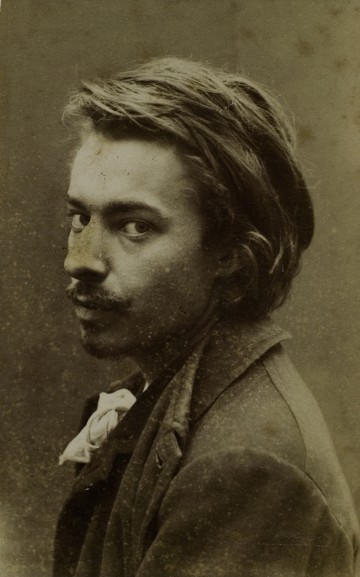 Anonyme, Portrait de Henry de Groux, s.d., épreuve photographique, 9 x 6 cm. Archives et musée de la littérature, inv. Aml 00234_0007